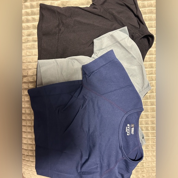 SHEIN activewear baby tee’s - Picture 1 of 1